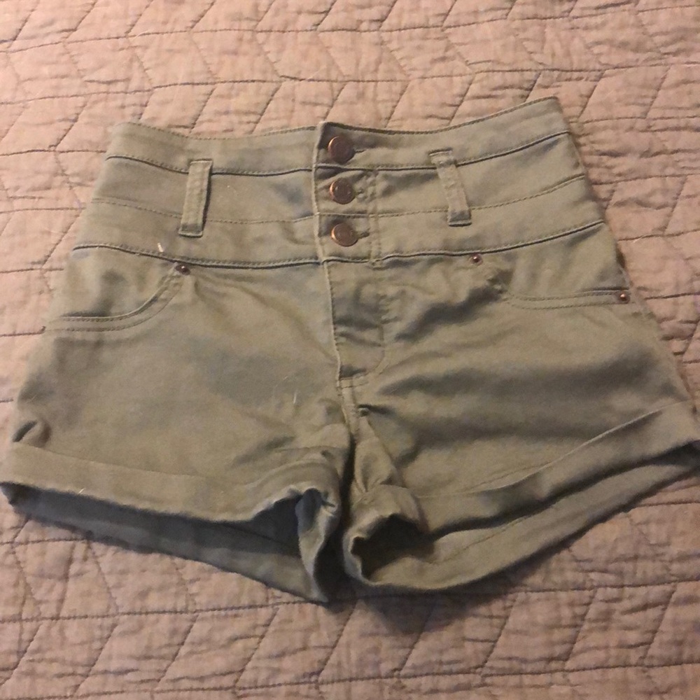 Highwaisted Olive Green Shorts